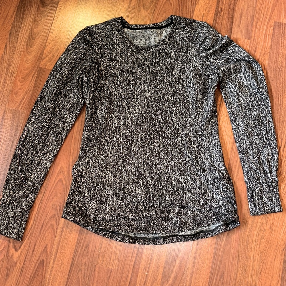 NWOT Lululemon top size 8 black and white